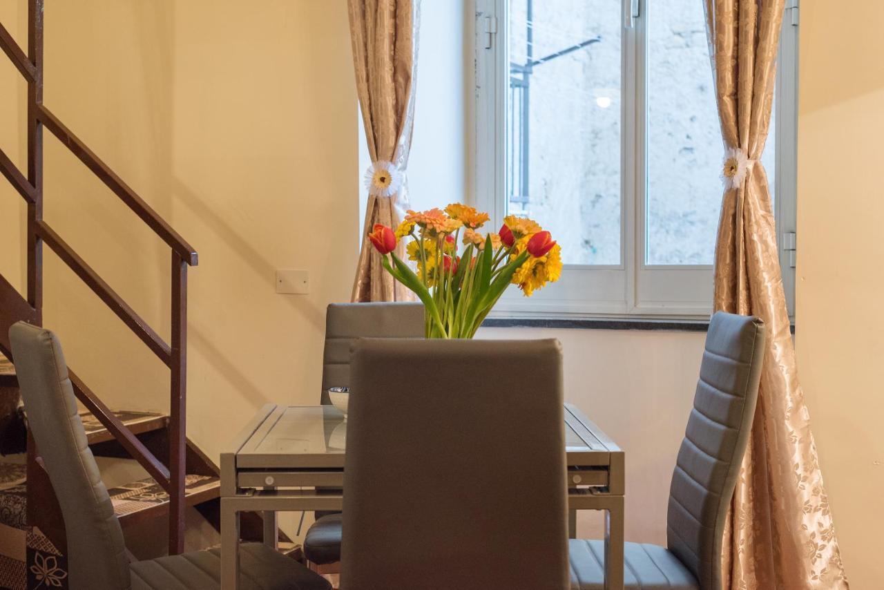 Centro, A Windows On The Monuments Apartment Neapel